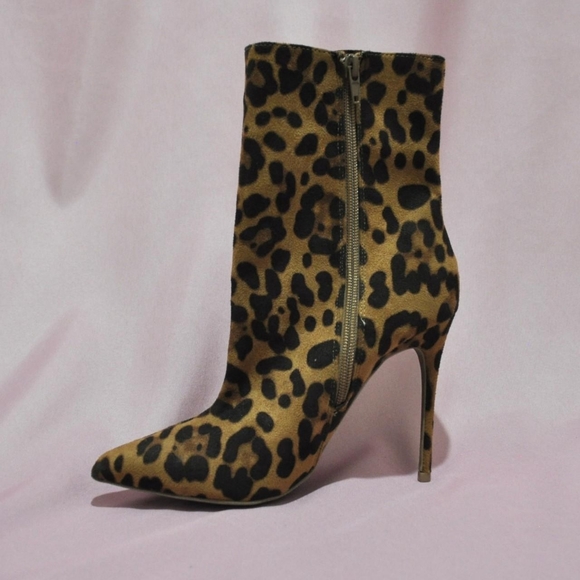 Forever 21 Leopard Print, Pointed Toe Stiletto Heel Boots (Size 5.5) - Picture 5 of 5